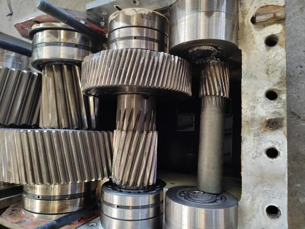 Fracture of the high-speed gear shaft in the hoisting reduction gear